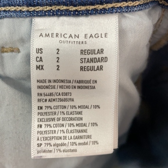 American Eagle Destroyed Acid Wash Mom Jeans Size 2 - Picture 9 of 13